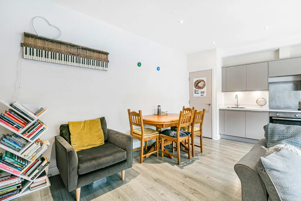 Station Approach, West Byfleet, KT14, photo 10