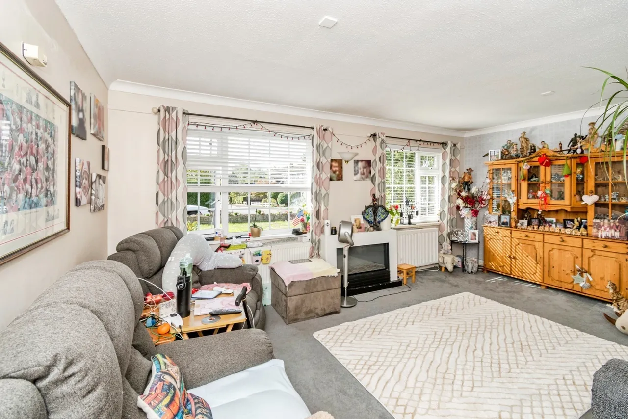 Frampton Close, Colden Common, SO21, photo 11