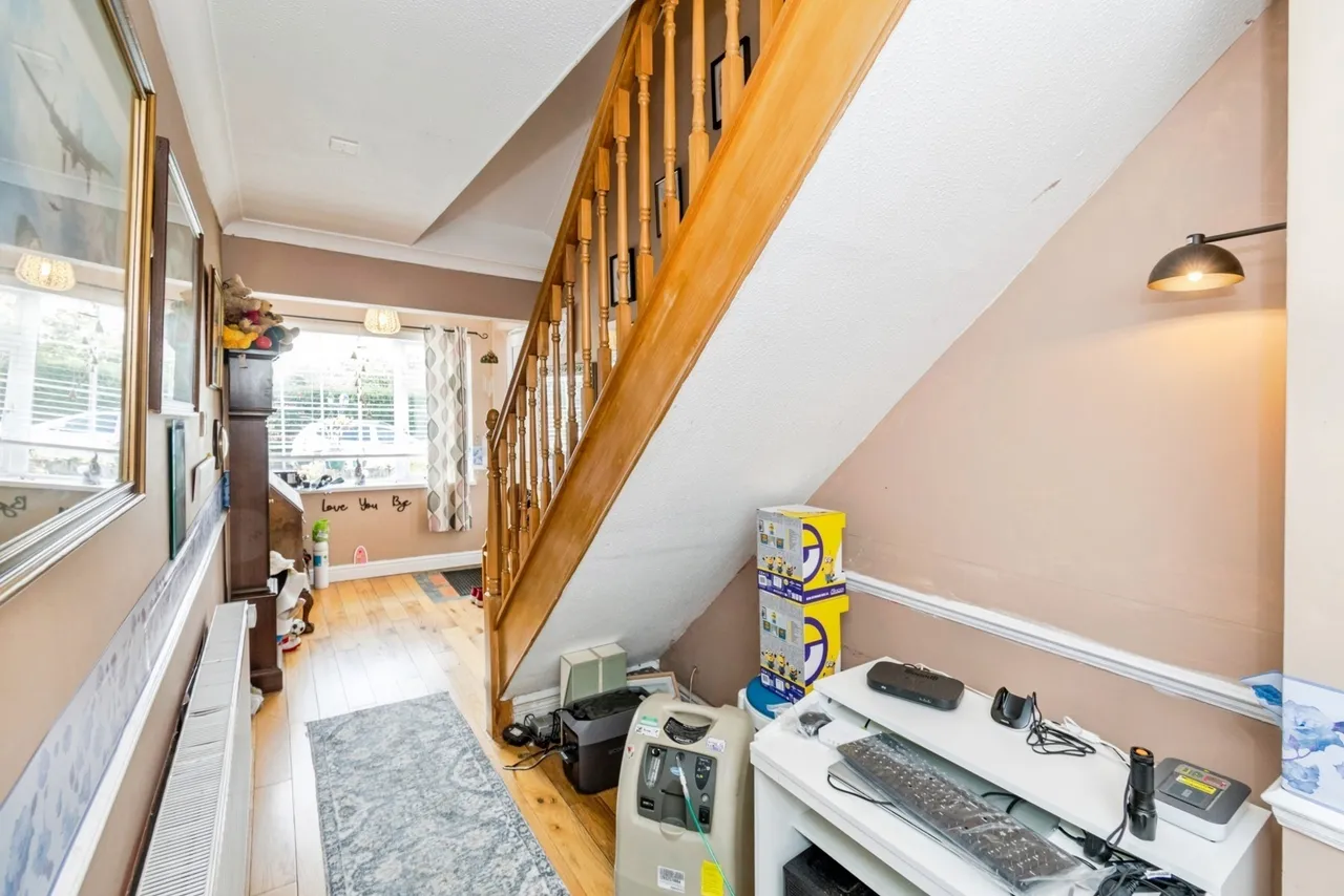 Frampton Close, Colden Common, SO21, photo 9
