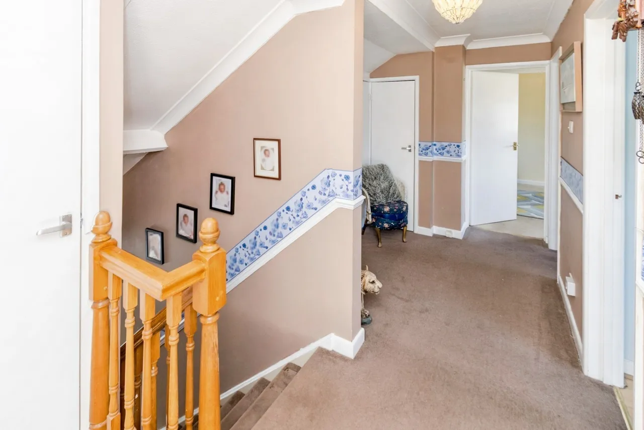Frampton Close, Colden Common, SO21, photo 10