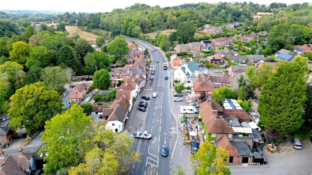 Bath Road, Woolhampton, RG7, photo 16