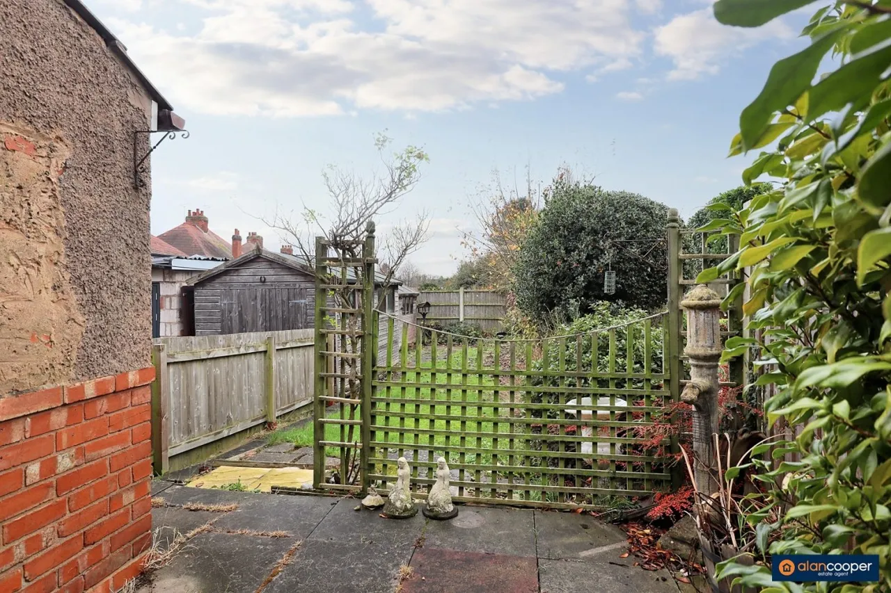 Oakdene Crescent, Weddington, CV10, photo 18