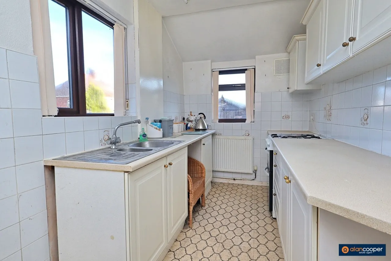 Oakdene Crescent, Weddington, CV10, photo 6