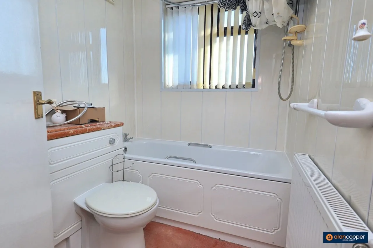 Oakdene Crescent, Weddington, CV10, photo 15