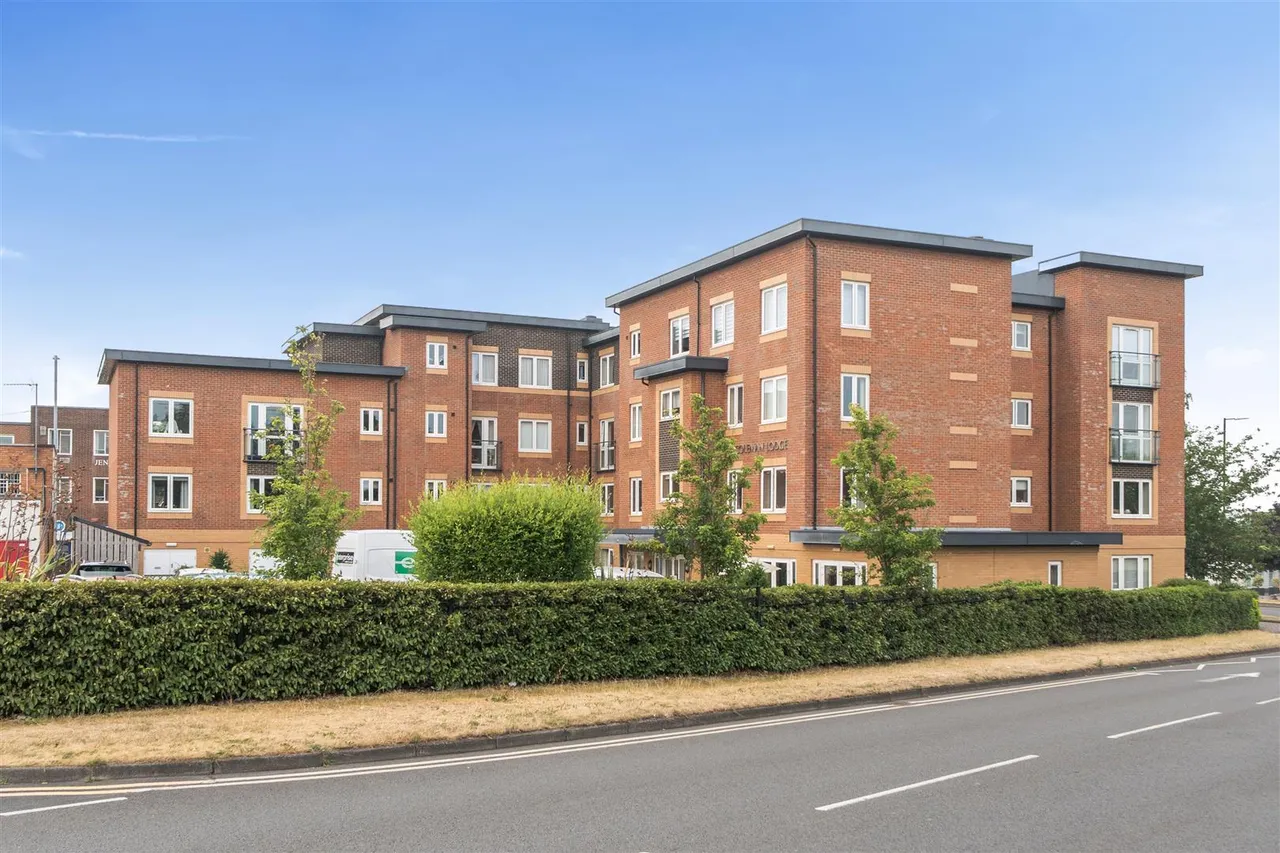 2 bed flat for sale, Little Aston Road, Aldridge, WS9