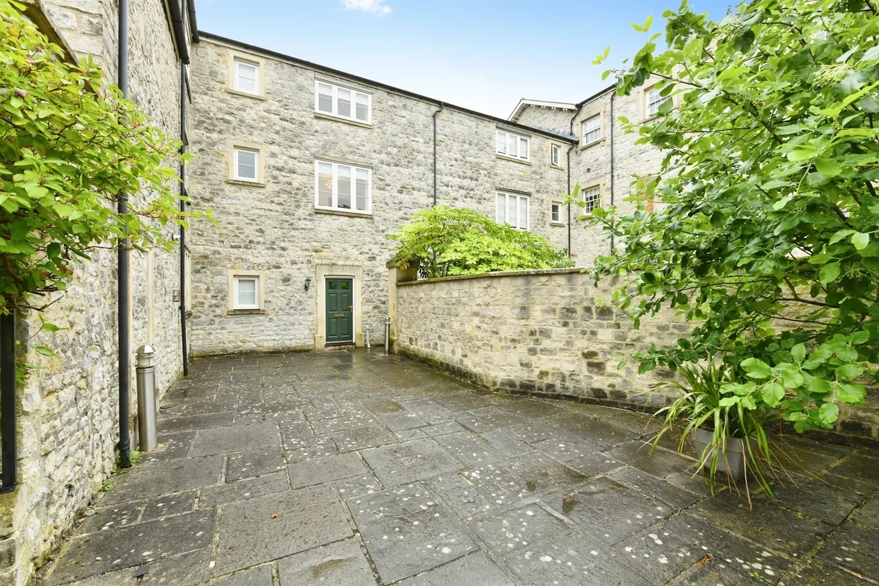 3 bed house for sale — West End Court, Shepton Mallet