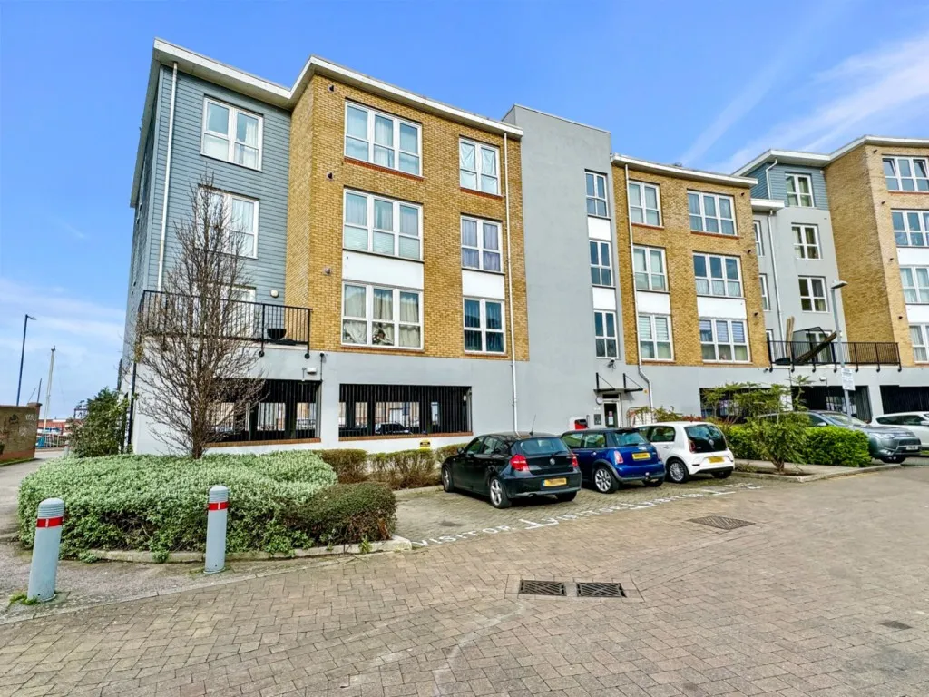Admirals Way, Gravesend, DA12, photo 5