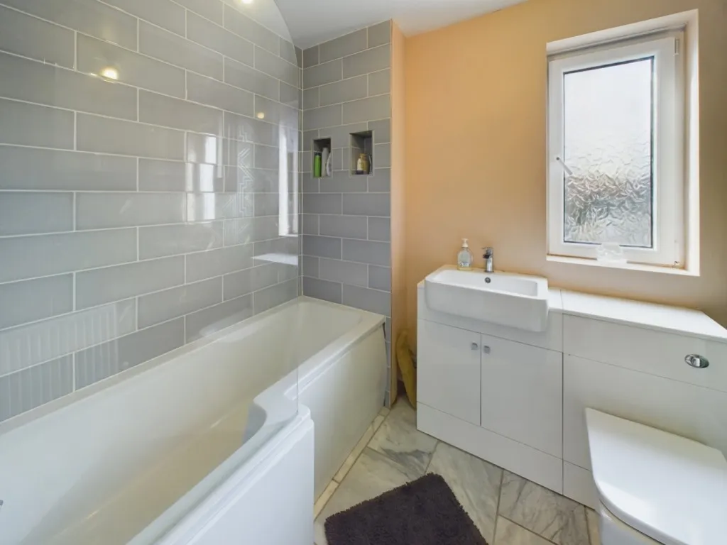 Admirals Way, Gravesend, DA12, photo 6