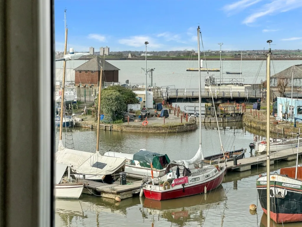 Admirals Way, Gravesend, DA12, photo 7