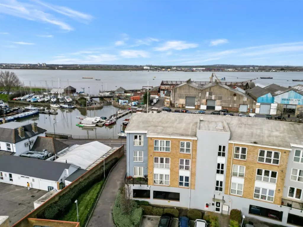 Admirals Way, Gravesend, DA12, photo 13