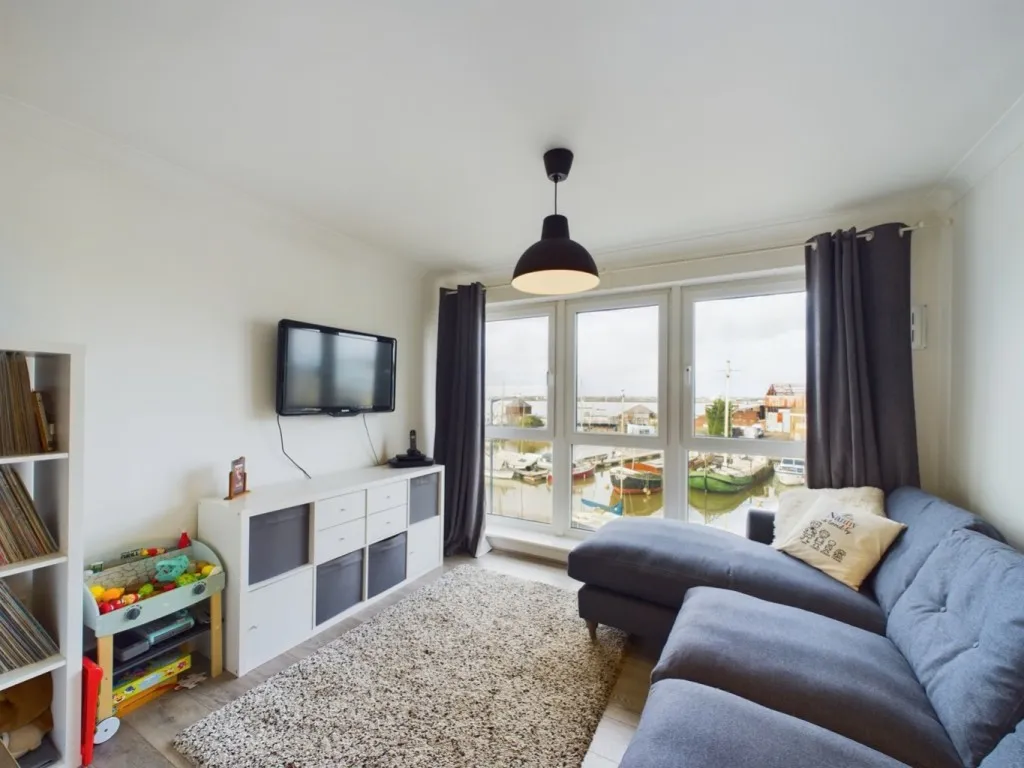 Admirals Way, Gravesend, DA12, photo 4