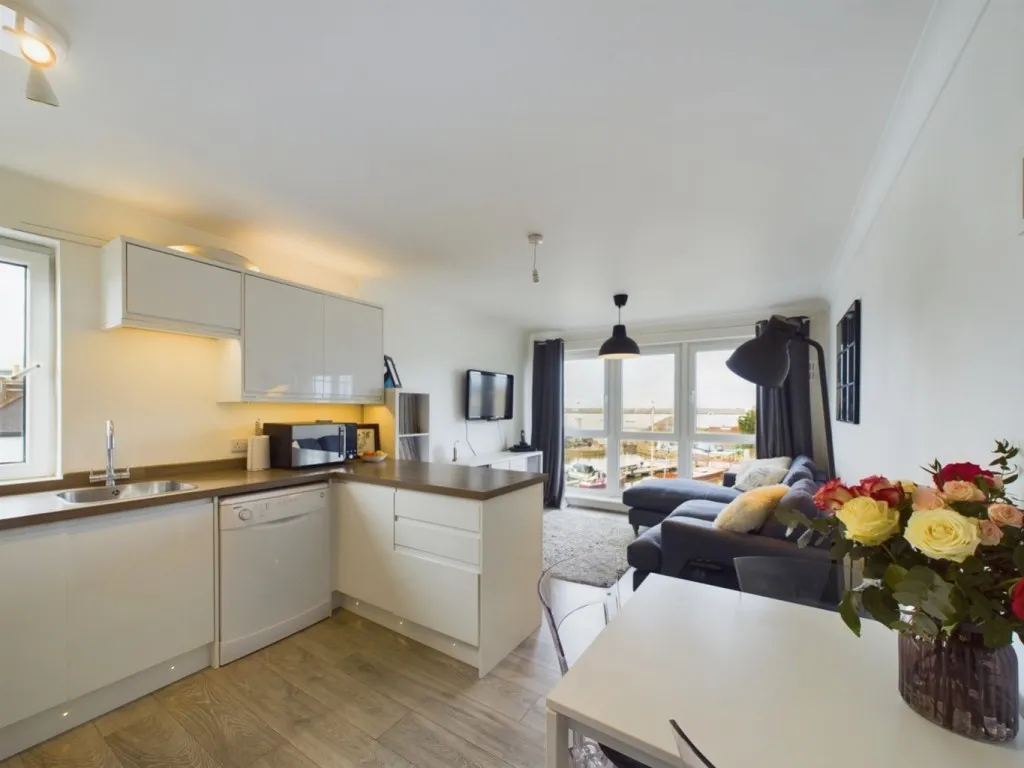 Admirals Way, Gravesend, DA12, photo 2