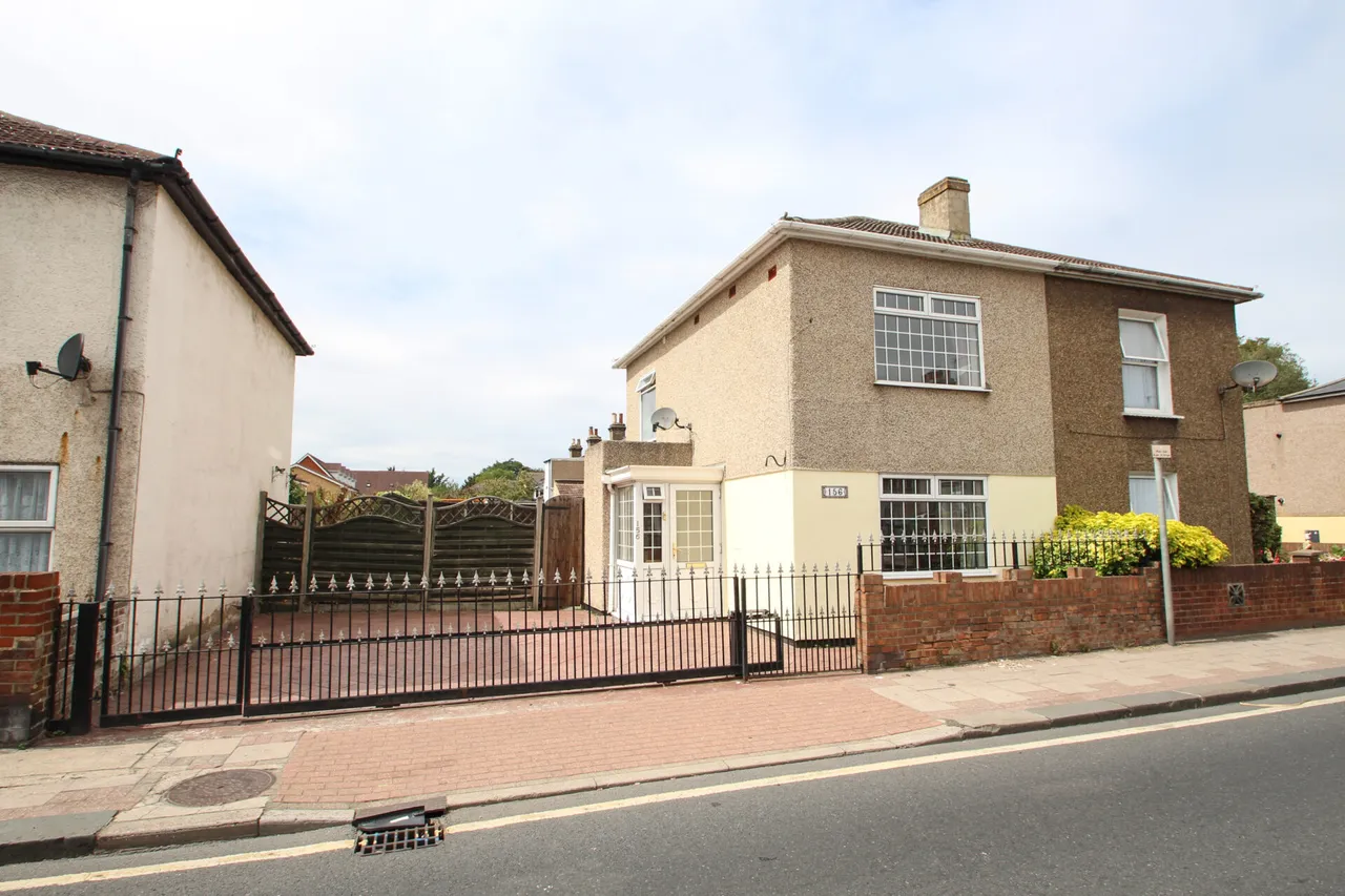 3 bed house for sale — Upper Wickham Lane, Welling