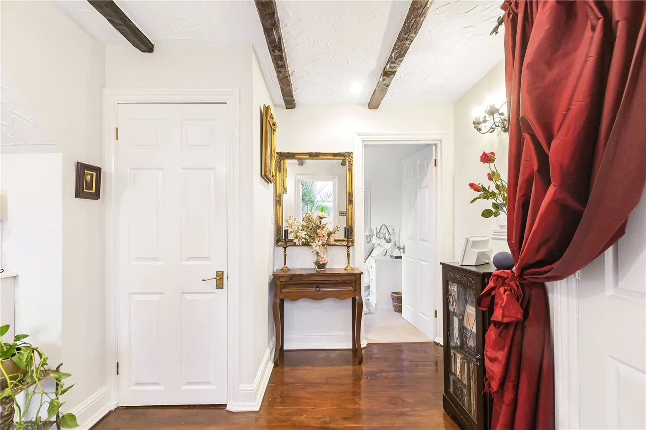 Crescent East, Hadley Wood, EN4 0EY, photo 4