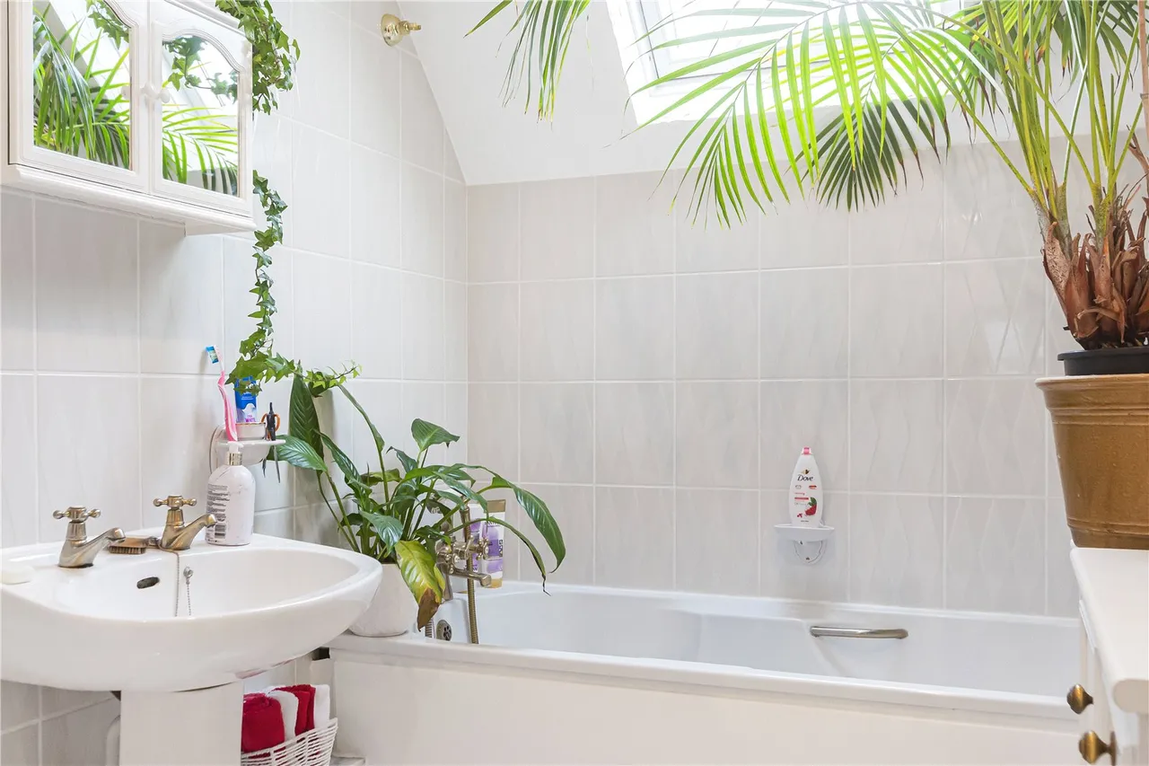Crescent East, Hadley Wood, EN4 0EY, photo 14