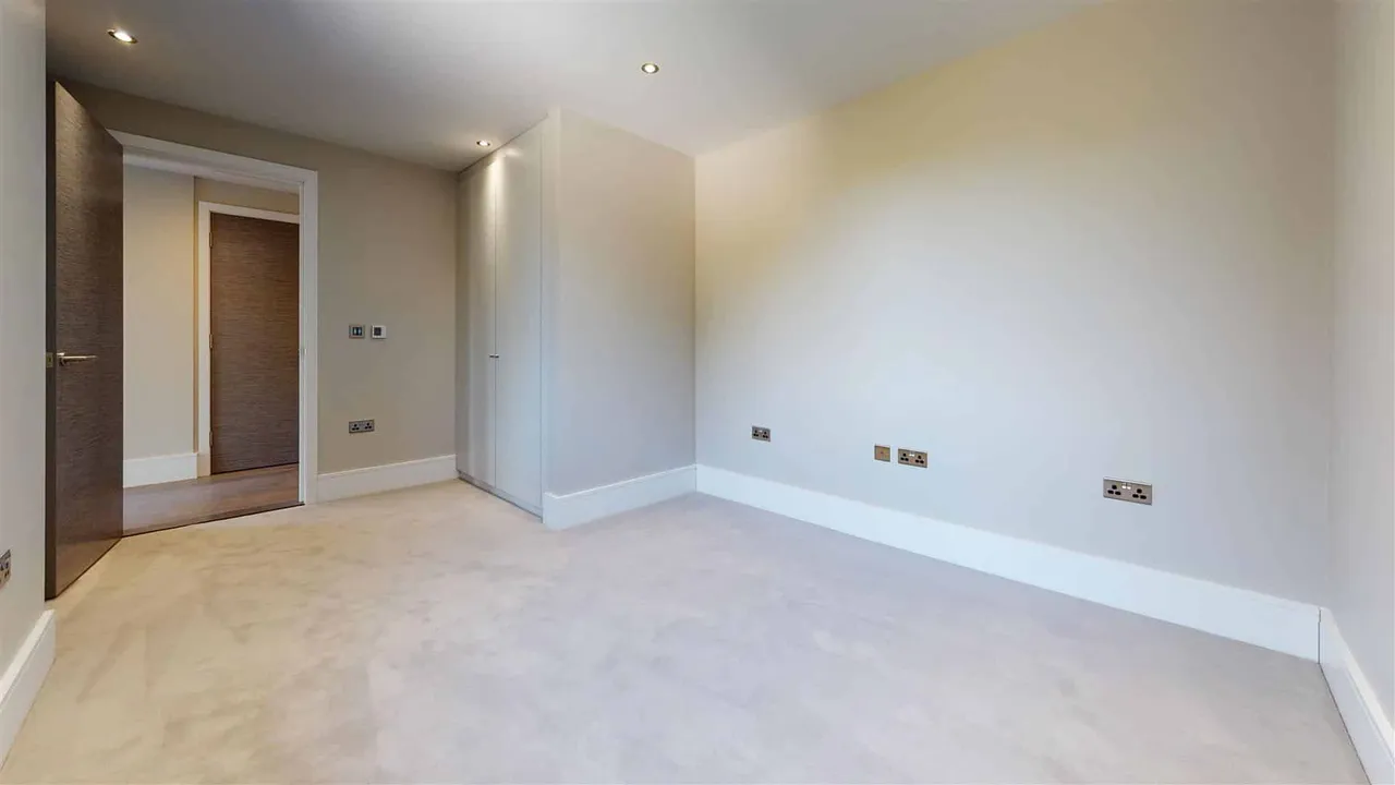 Westwood House, High Road, Chigwell, photo 10