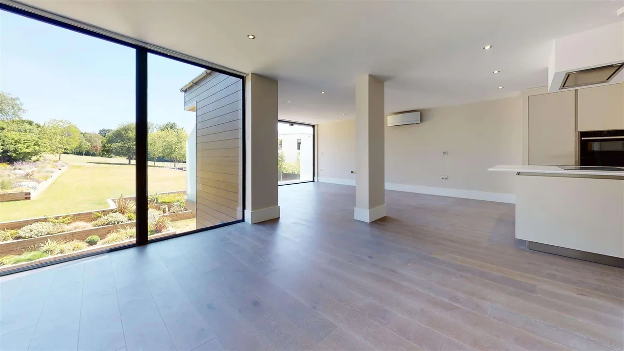Westwood House, High Road, Chigwell, photo 2