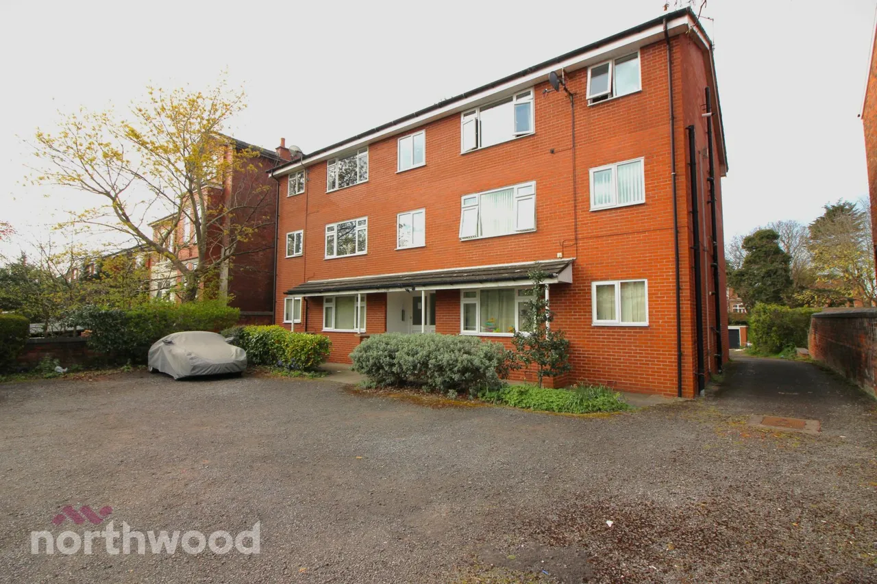 2 bed flat for sale, Park Road, Hesketh Park, PR9