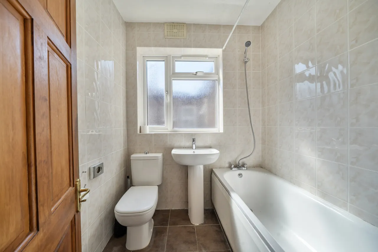 Four Bedroom Semi-Detached Family Home with Excellent Potential, HA1, photo 7