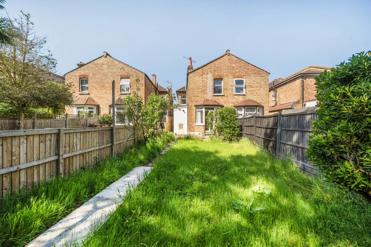 Four Bedroom Semi-Detached Family Home with Excellent Potential, HA1, photo 4
