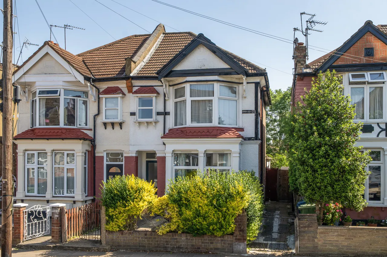 4 bed house for sale, Four Bedroom Semi-Detached Family Home with Excellent Potential, HA1