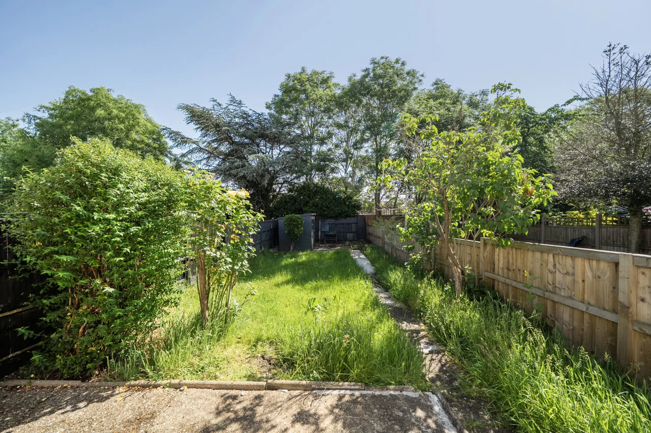 Four Bedroom Semi-Detached Family Home with Excellent Potential, HA1, photo 10