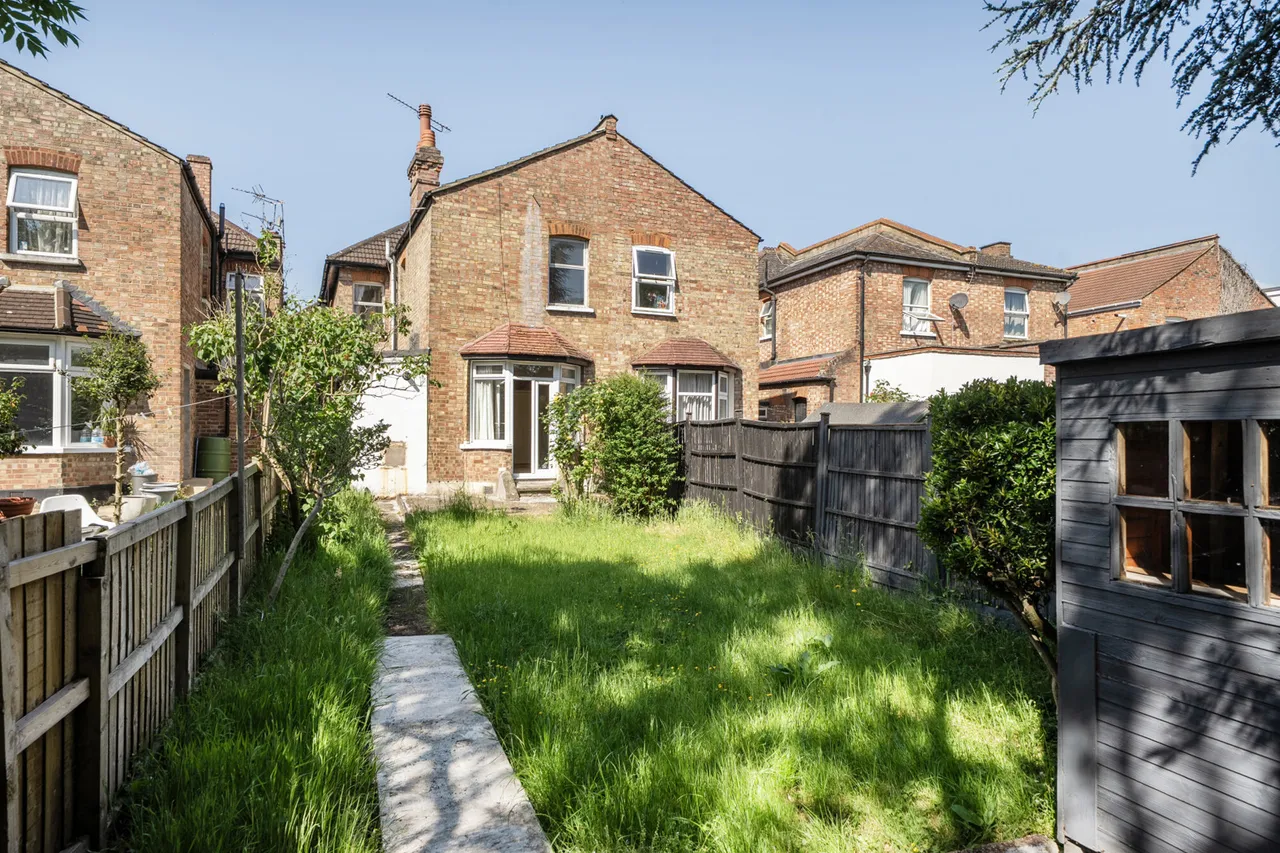 Four Bedroom Semi-Detached Family Home with Excellent Potential, HA1, photo 16