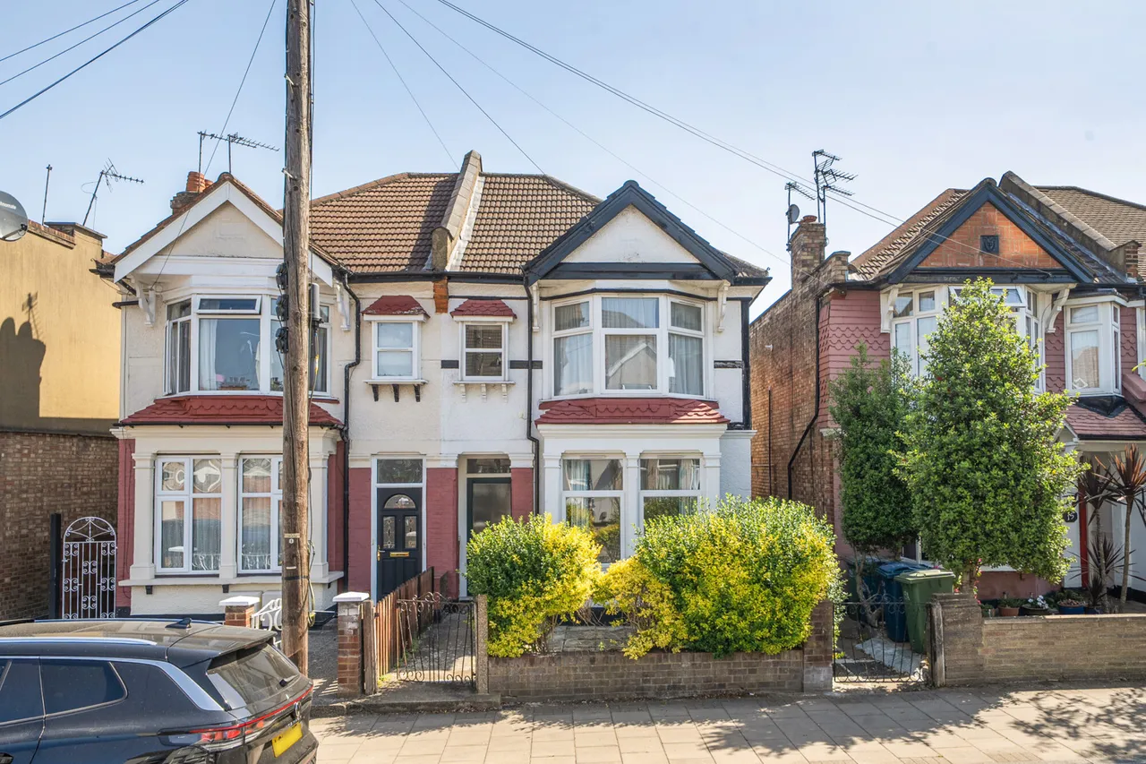 Four Bedroom Semi-Detached Family Home with Excellent Potential, HA1, photo 21