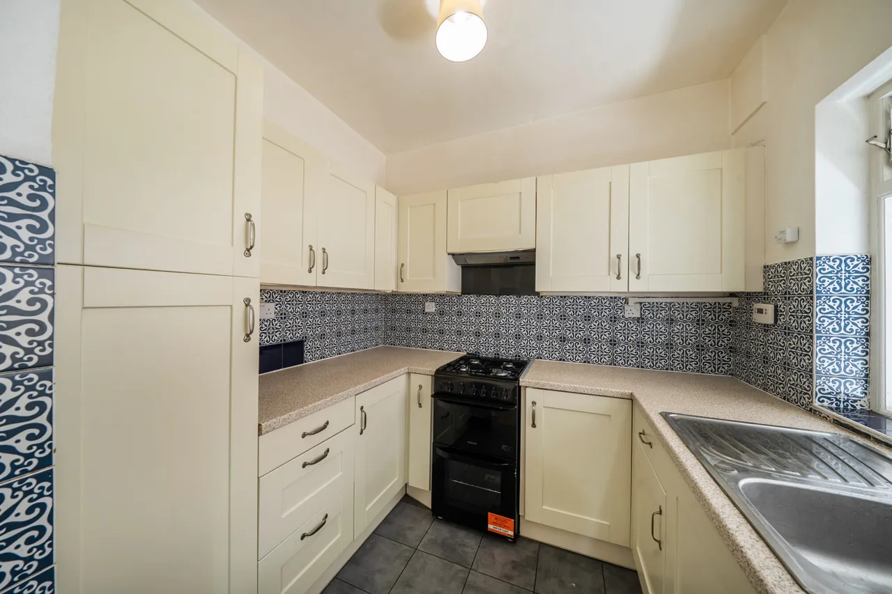 Four Bedroom Semi-Detached Family Home with Excellent Potential, HA1, photo 2