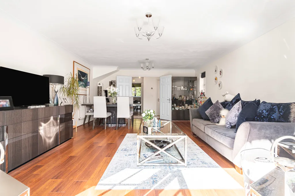 Derisley Close, Byfleet, KT14, photo 2