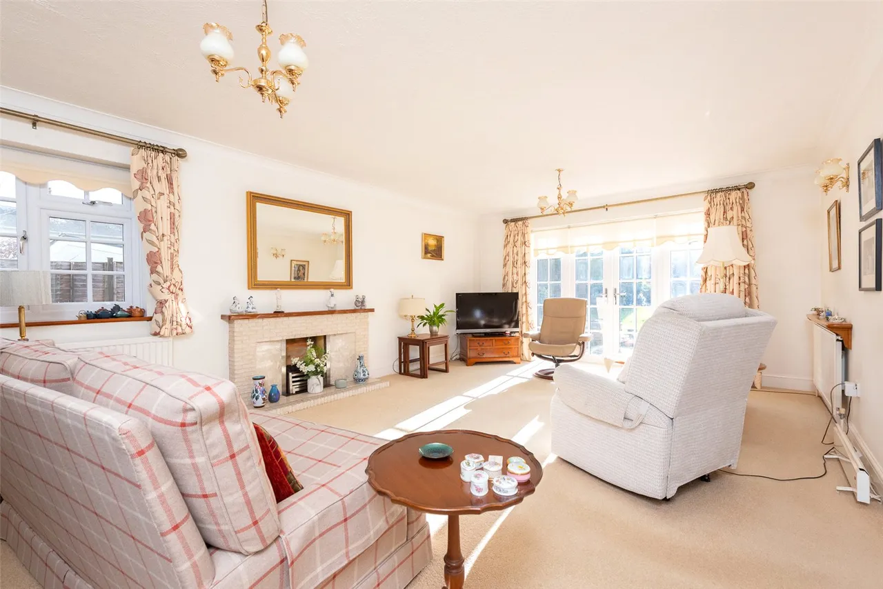 Phoenix Court, Hartley Wintney, Hook, Hampshire, RG27 8JQ, photo 3