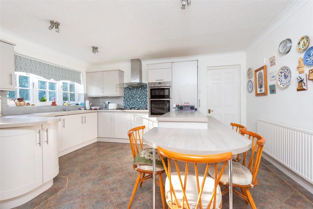 Phoenix Court, Hartley Wintney, Hook, Hampshire, RG27 8JQ, photo 2