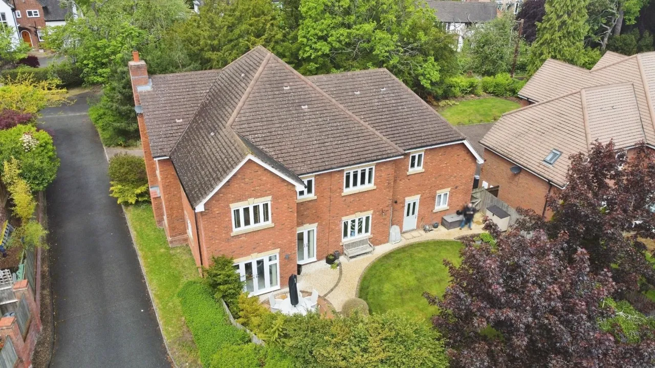 5 bed house for sale — Manor Drive, Sutton Coldfield