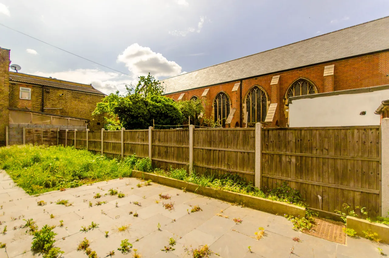 147 Browning Road, London, photo 2