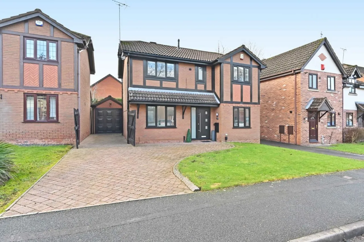 3 bed house for sale — Danebower Road, Trentham, Stoke - On - Trent