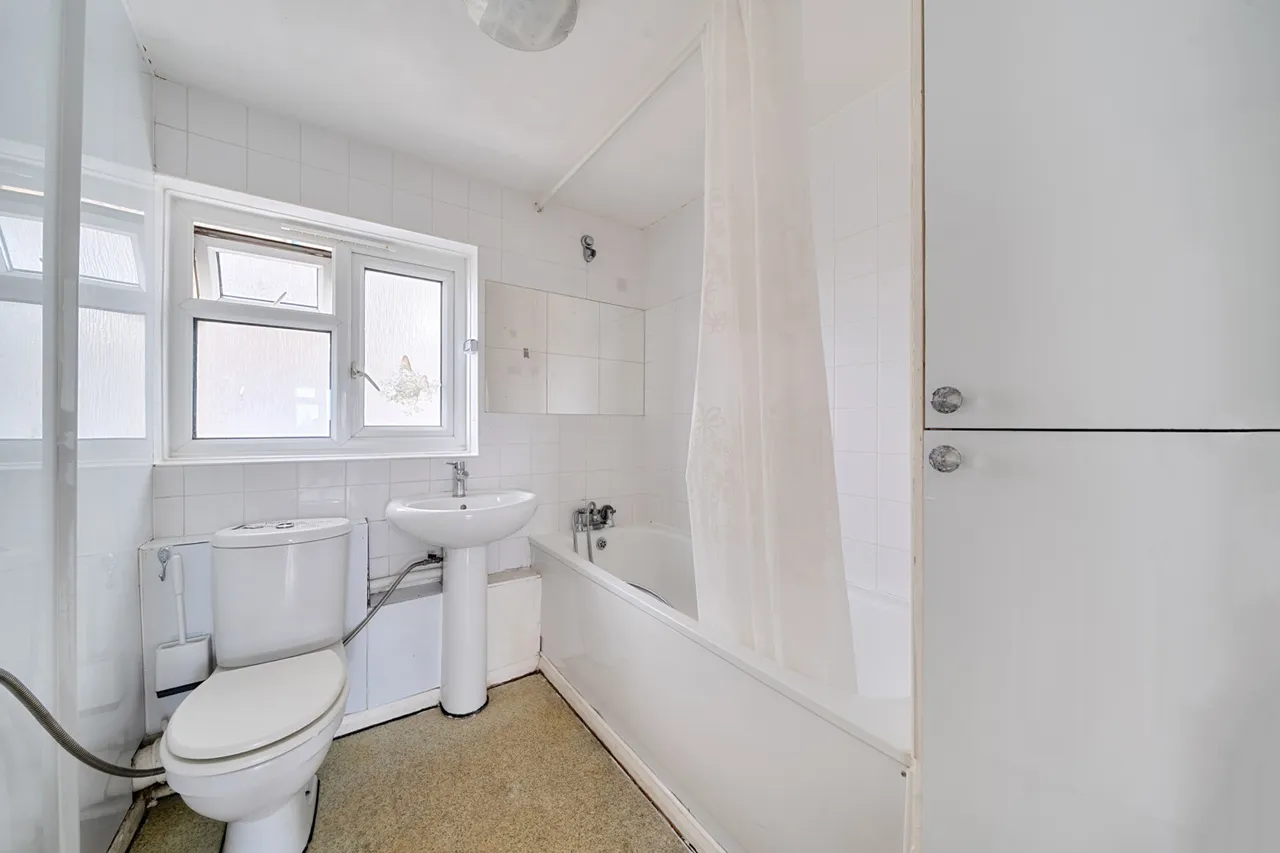 Newmarket Avenue, Northolt, UB5, photo 5