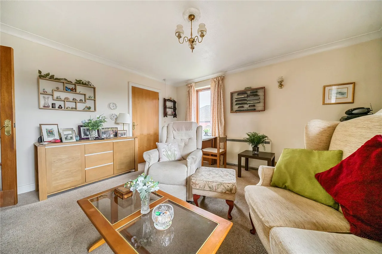 Hartford Court, Hartley Wintney, Hampshire, RG27 8PQ, photo 5