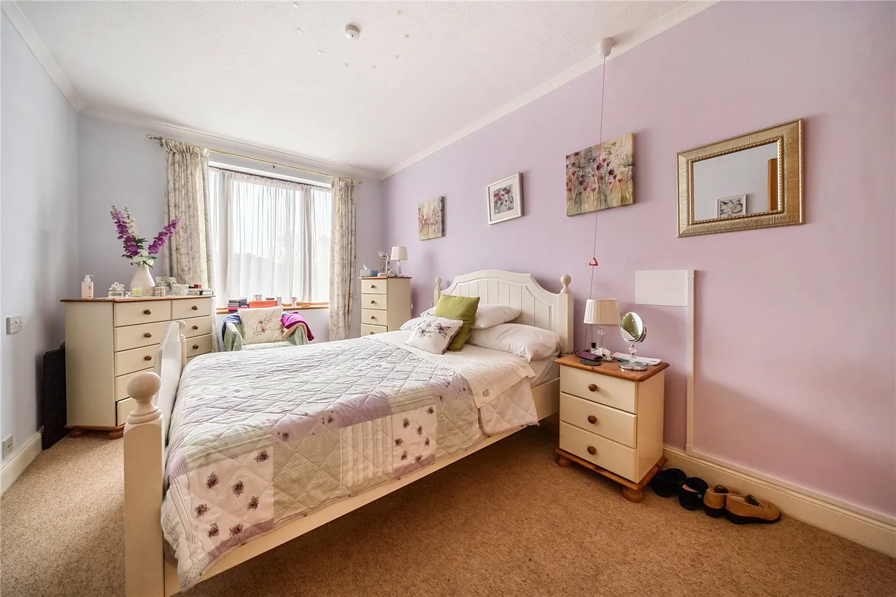 Hartford Court, Hartley Wintney, Hampshire, RG27 8PQ, photo 9