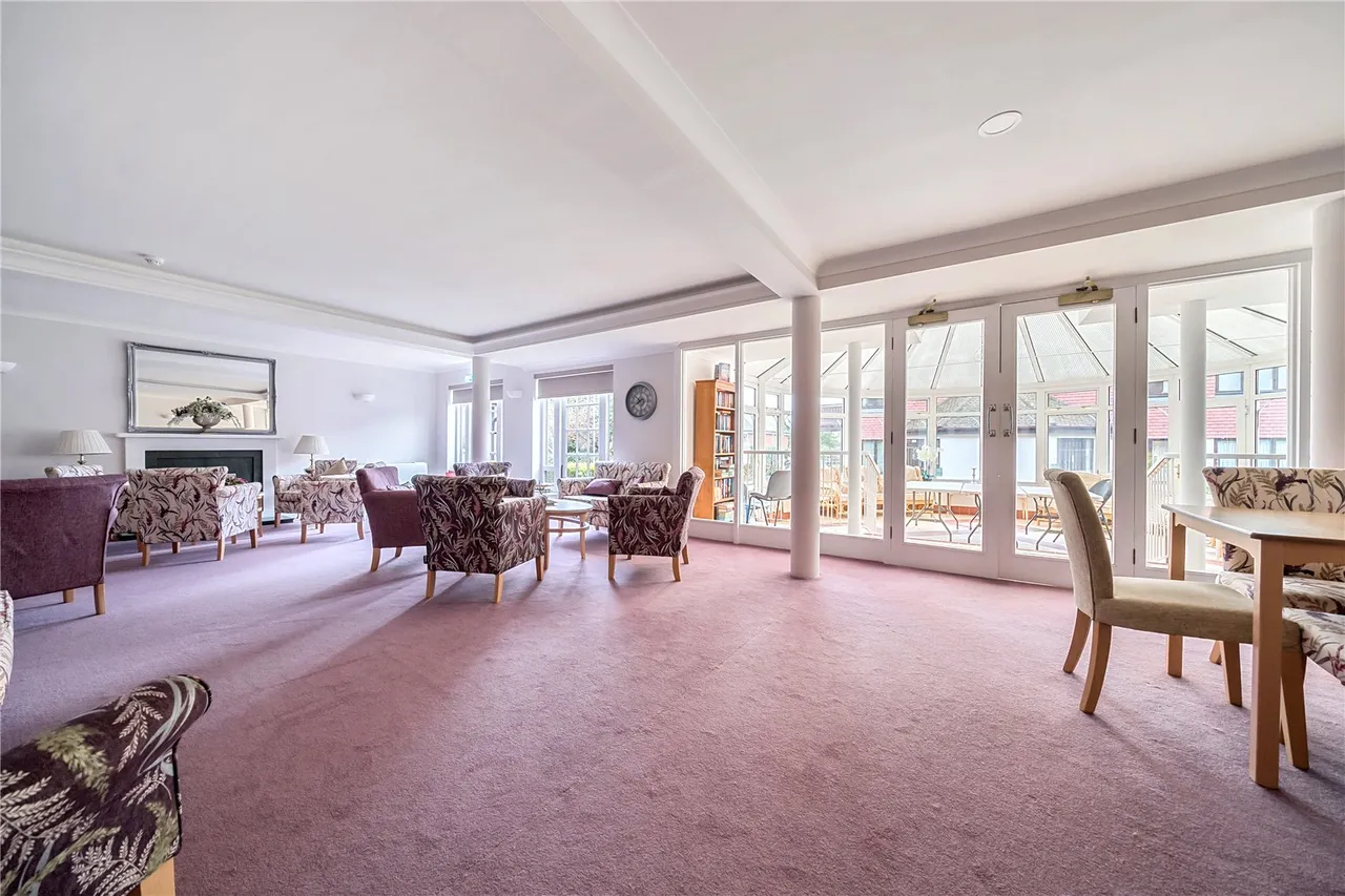 Hartford Court, Hartley Wintney, Hampshire, RG27 8PQ, photo 12
