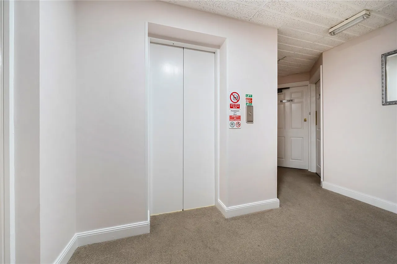 Hartford Court, Hartley Wintney, Hampshire, RG27 8PQ, photo 11