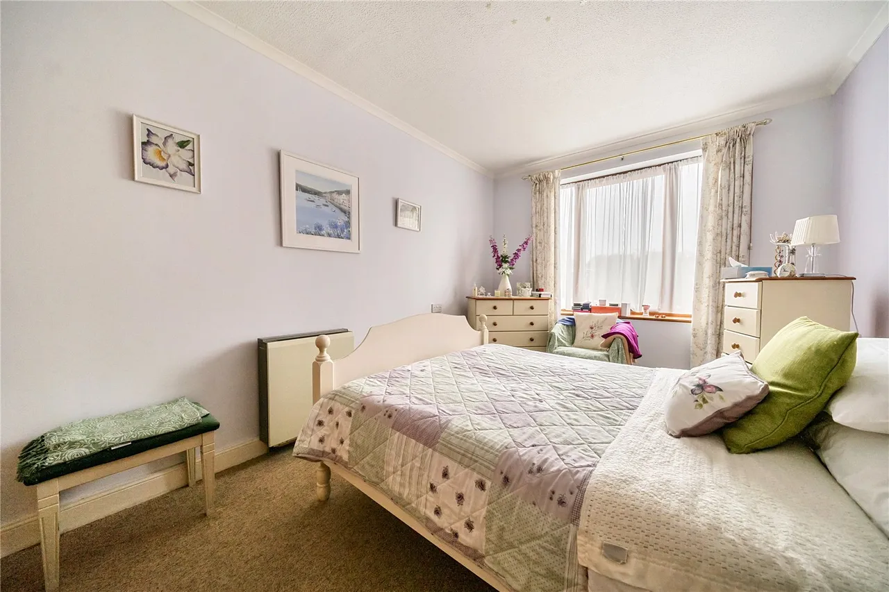 Hartford Court, Hartley Wintney, Hampshire, RG27 8PQ, photo 8
