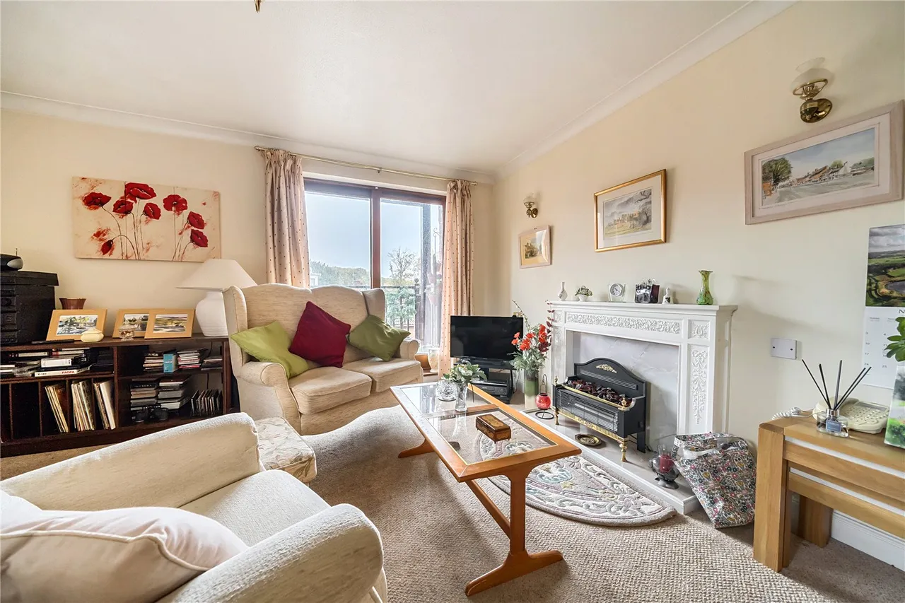Hartford Court, Hartley Wintney, Hampshire, RG27 8PQ, photo 6