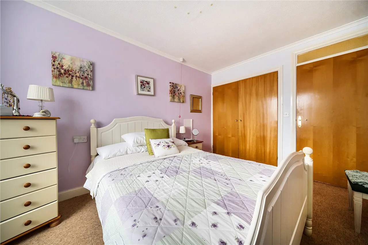 Hartford Court, Hartley Wintney, Hampshire, RG27 8PQ, photo 7