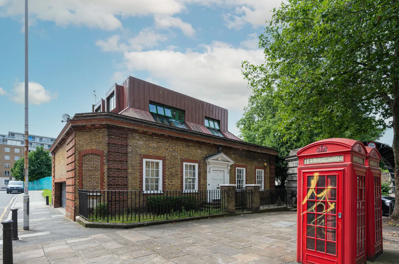 3 bed flat for sale — Studio 2, 2 Branch Road, London