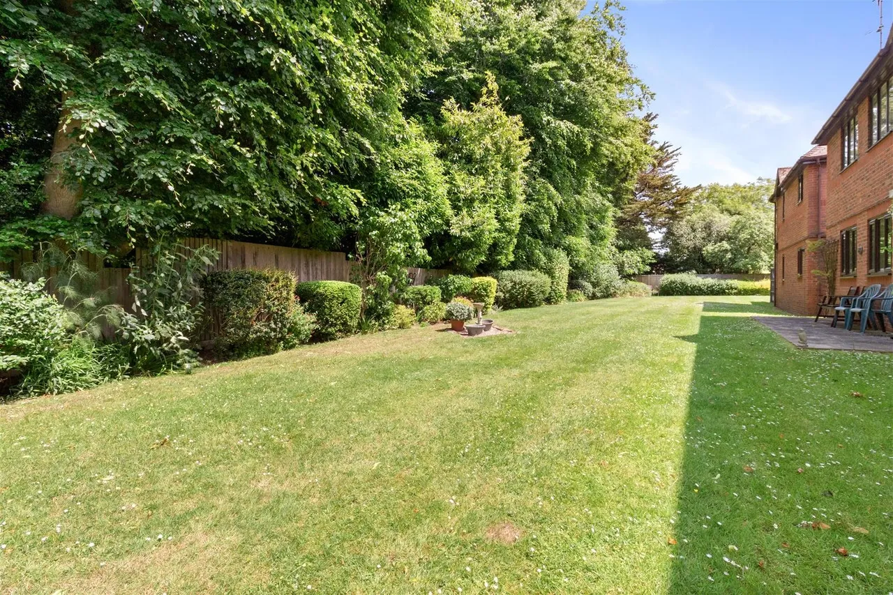 Offington Lane, Worthing, photo 13