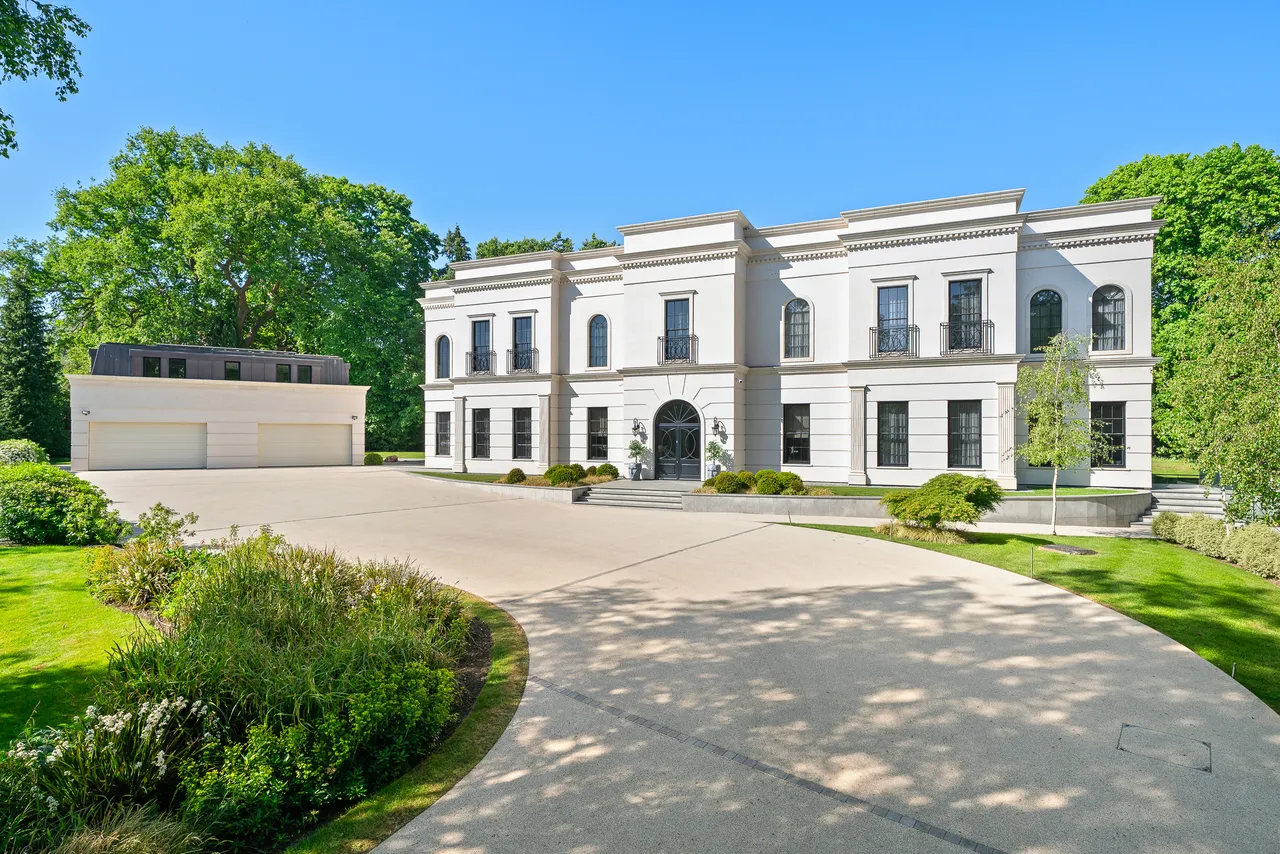 6 bed house for sale, Parklands, St George's Hill, KT13