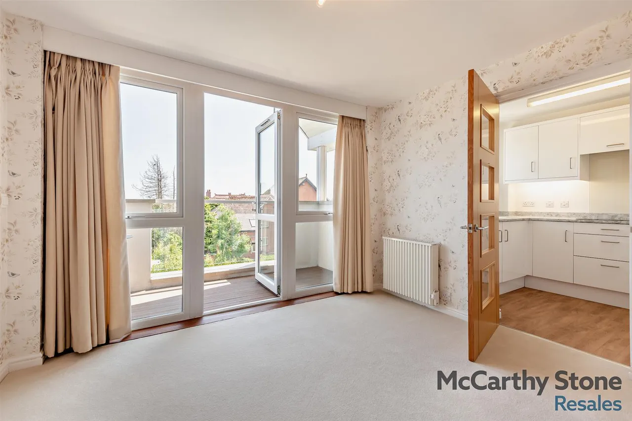 1 bed flat for sale, Avenue Road, Lymington, SO41