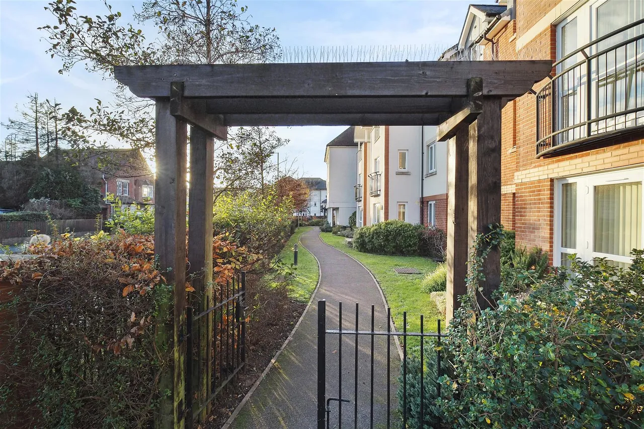 Avenue Road, Lymington, SO41, photo 13