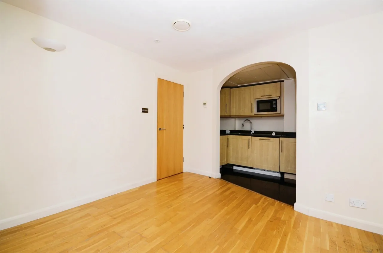 2 bed flat for sale, Lyon Road, Harrow, HA1