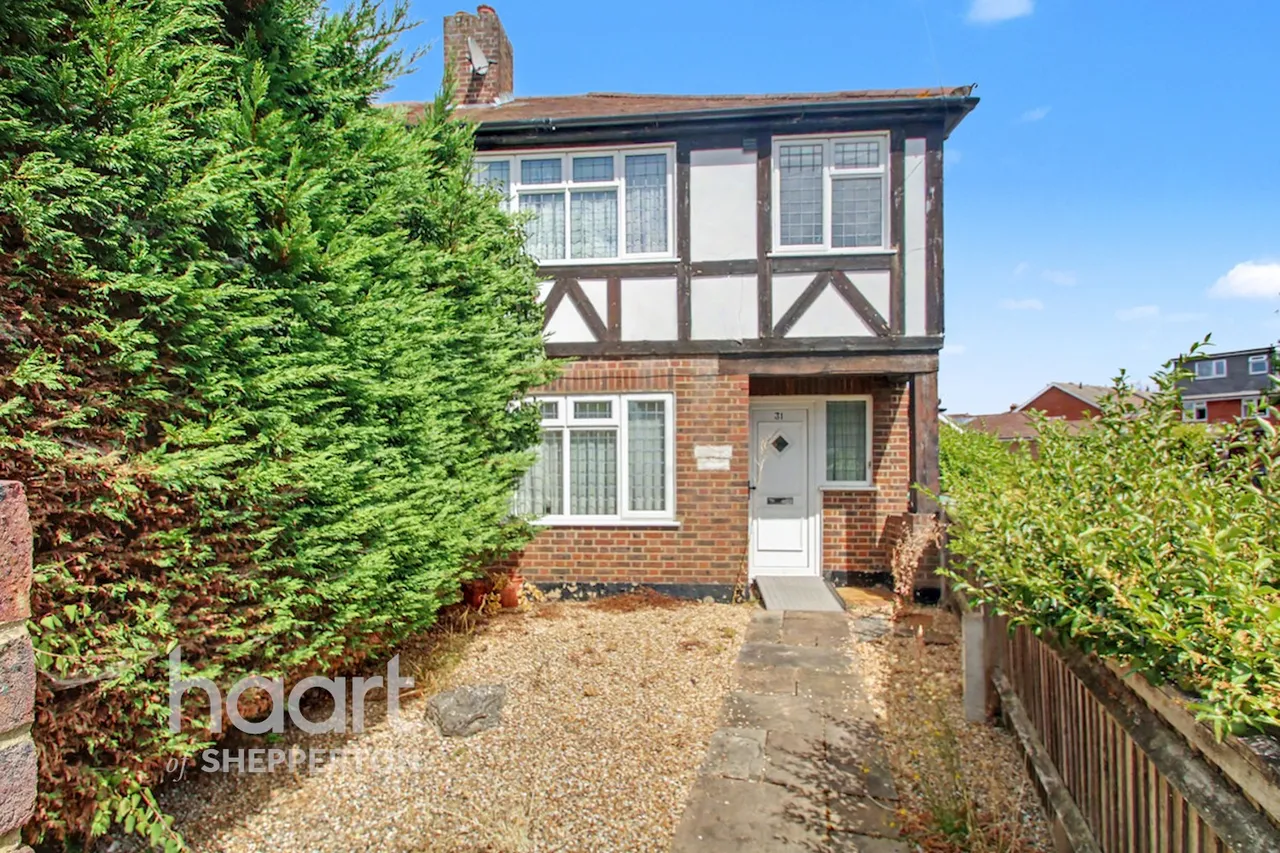 3 bed house for sale, The Drive, Ashford, TW15
